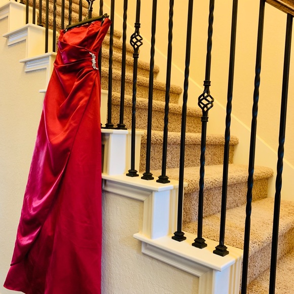 Long evening dress in royal red/maroon - Picture 2 of 3